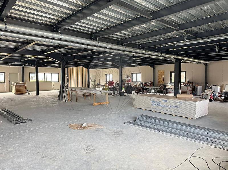 Local commercial - 700 m² - 1 pièce