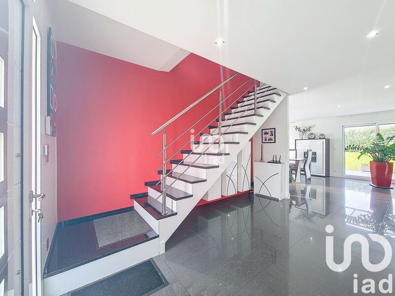 Maison - 240 m² - 8 pièces