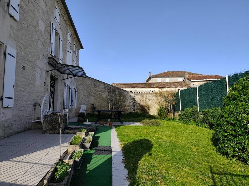 Maison en pierre - 238 m² - 8 pièces