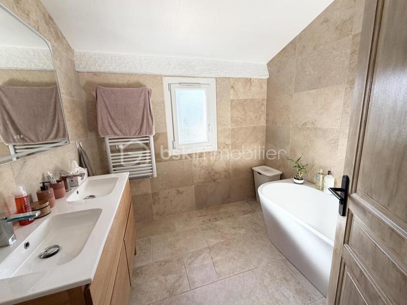 Maison - 210 m² - 8 pièces