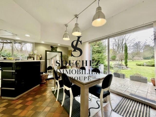 Maison - 339 m² - 10 pièces