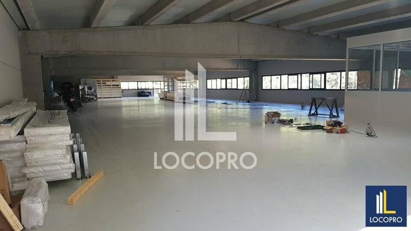 Local d'activité / Entrepôt - 578 m²