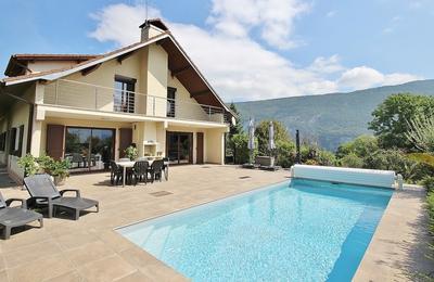 Maison - 220 m² - 7 pièces