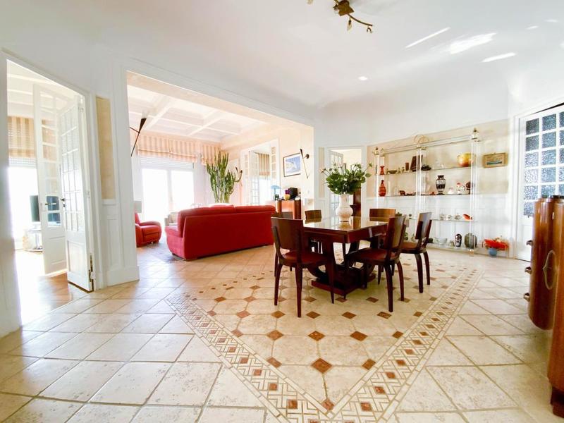 Demeure - 265 m² - 10 pièces