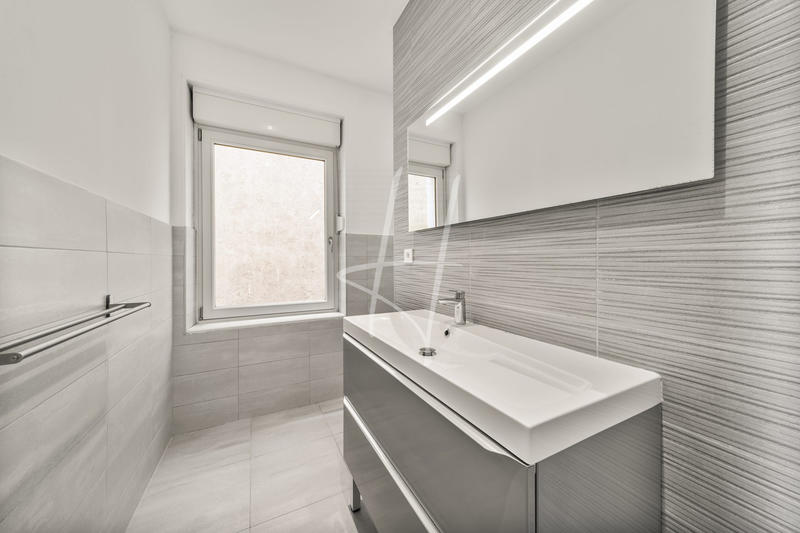 Maison - 220 m² - 9 pièces