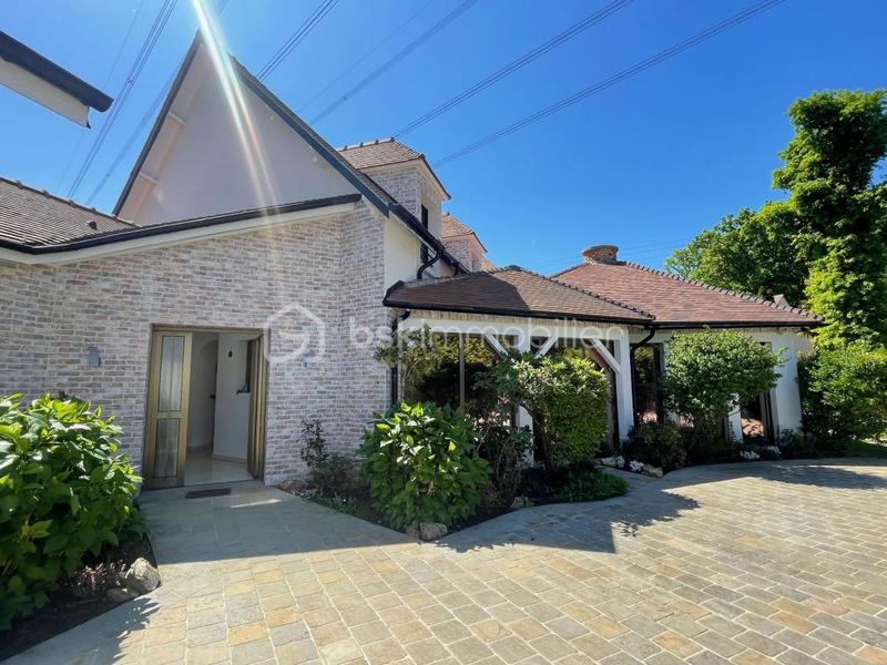 Demeure - 324 m² - 8 pièces