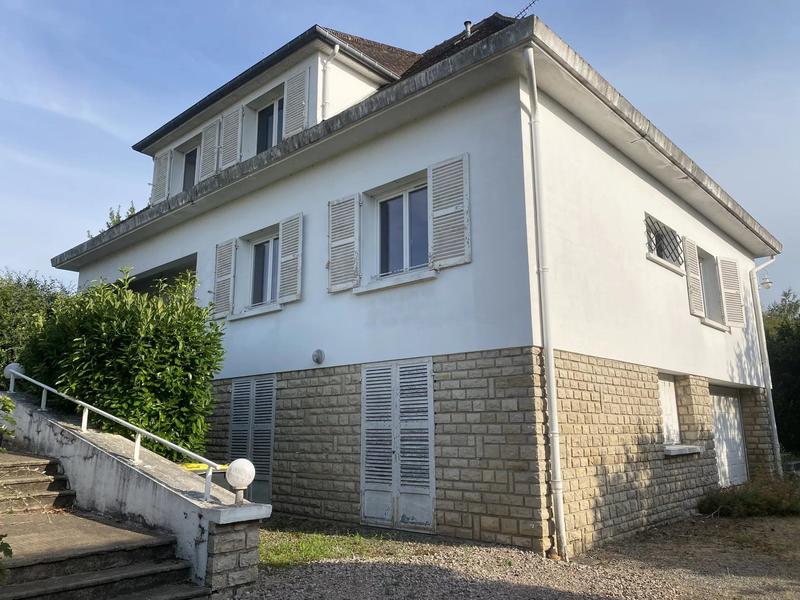Maison - 270 m² - 10 pièces