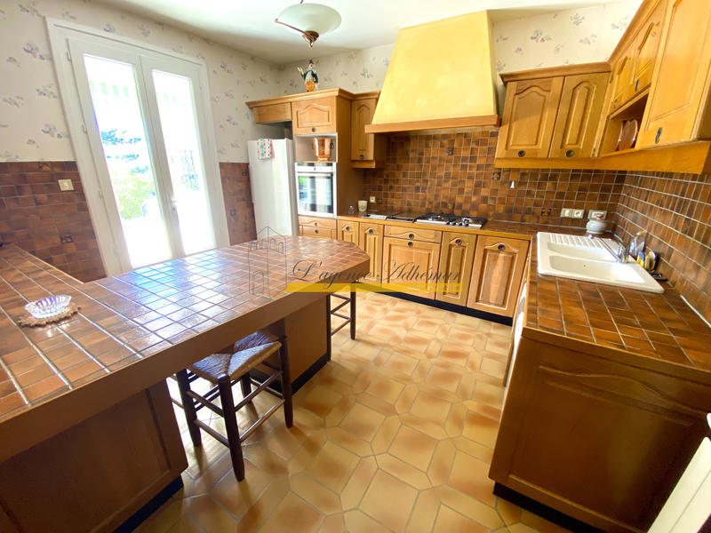 Maison - 285 m² - 9 pièces