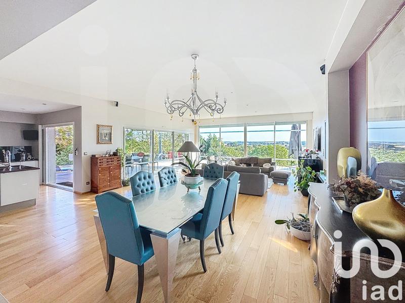 Maison - 245 m² - 7 pièces