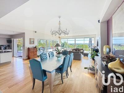 Maison - 245 m² - 7 pièces