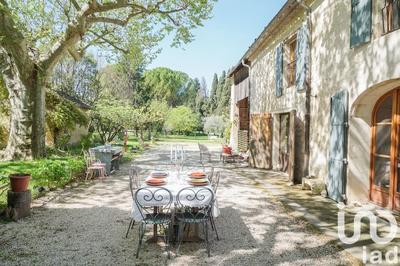 Maison - 242 m² - 7 pièces