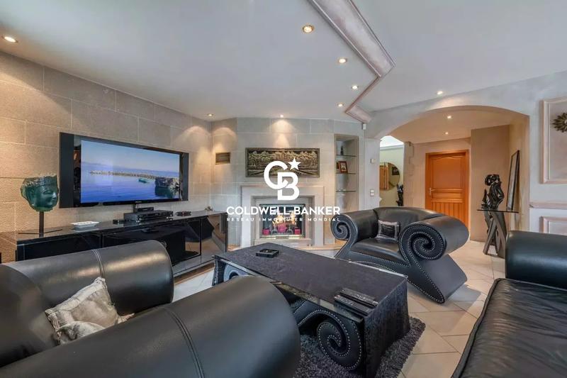 Maison - 285 m² - 6 pièces