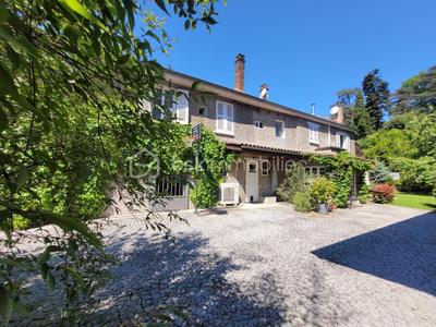 Demeure - 202 m² - 8 pièces