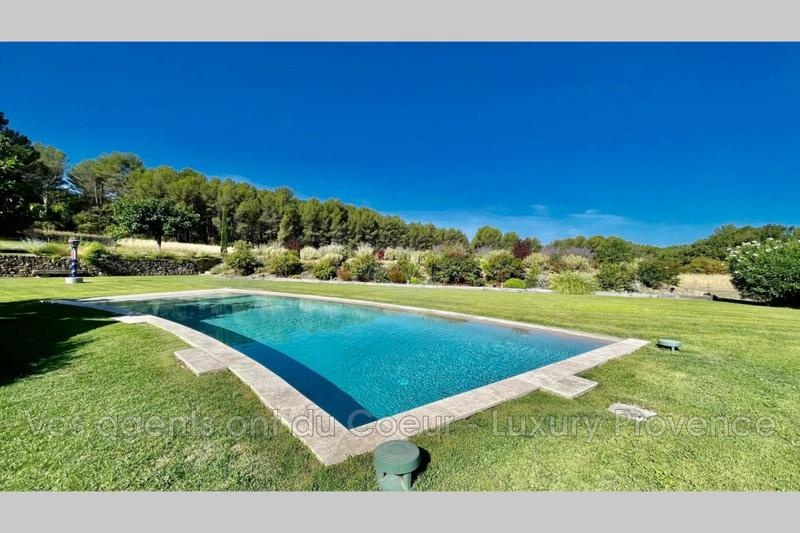 Maison - 215 m² - 6 pièces