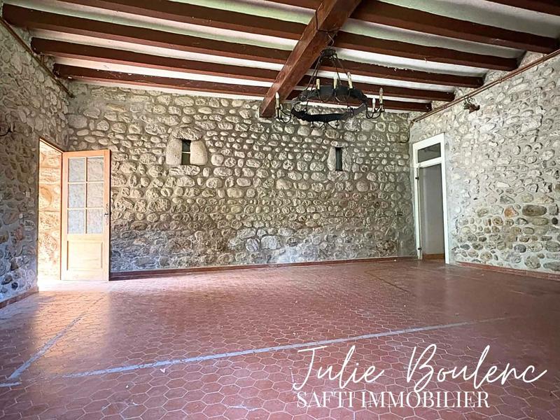 Maison - 341 m² - 12 pièces