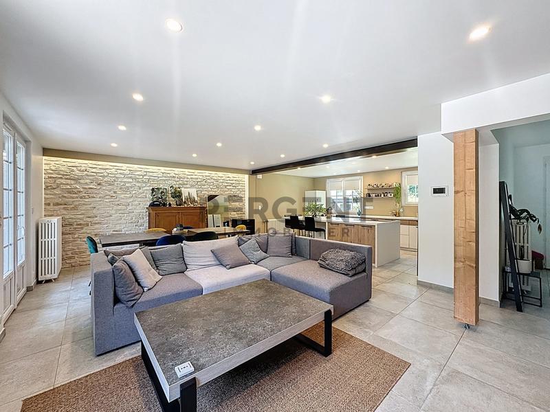 Maison - 140 m² - 6 pièces