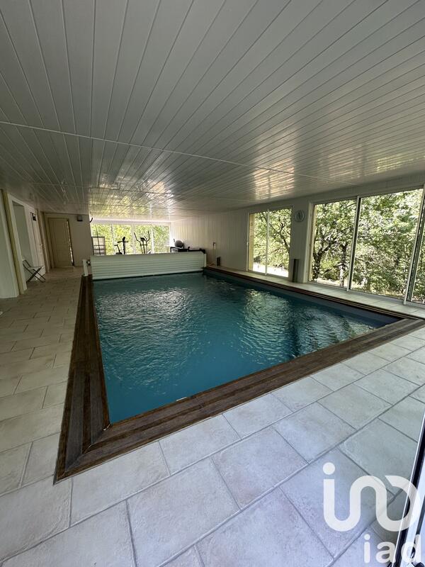 Maison - 320 m² - 8 pièces