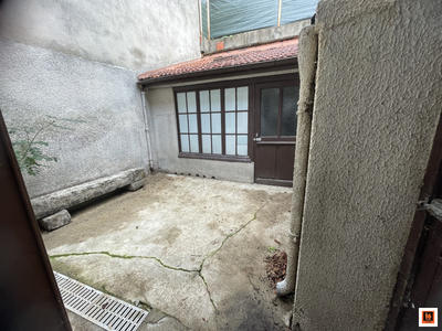 Maison traditionnelle - 90 m² - 6 pièces