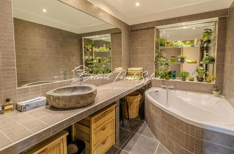 Villa - 210 m² - 6 pièces