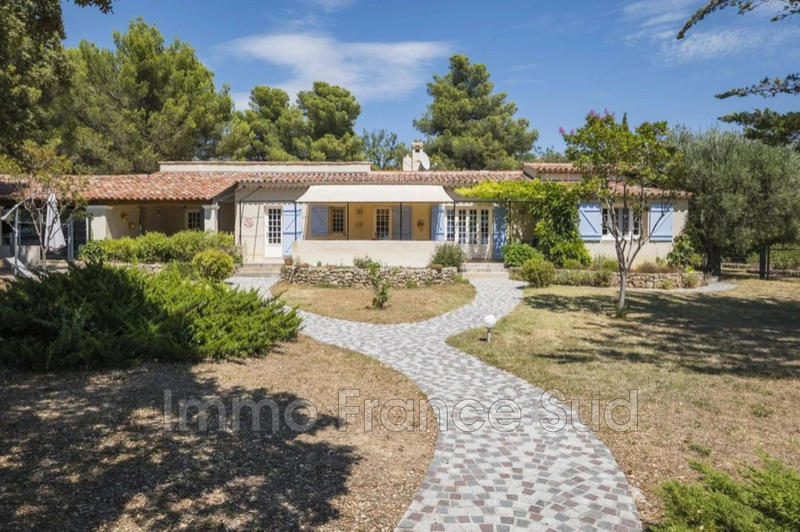 Villa - 333 m² - 10 pièces