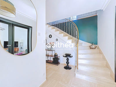 Maison - 220 m² - 9 pièces