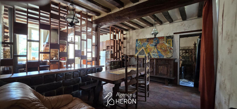 Maison - 201 m² - 7 pièces