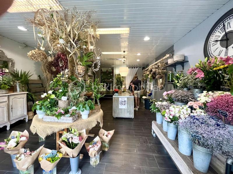 Local commercial - 150 m² - 6 pièces