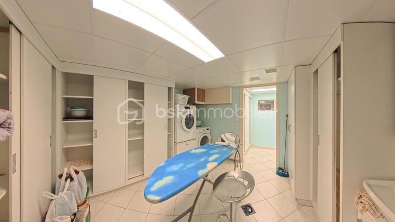 Maison - 250 m² - 10 pièces