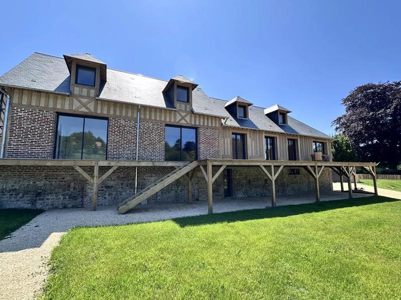 Propriété - 205 m² - 6 pièces