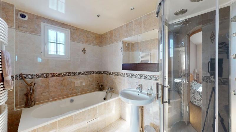 Maison - 300 m² - 8 pièces