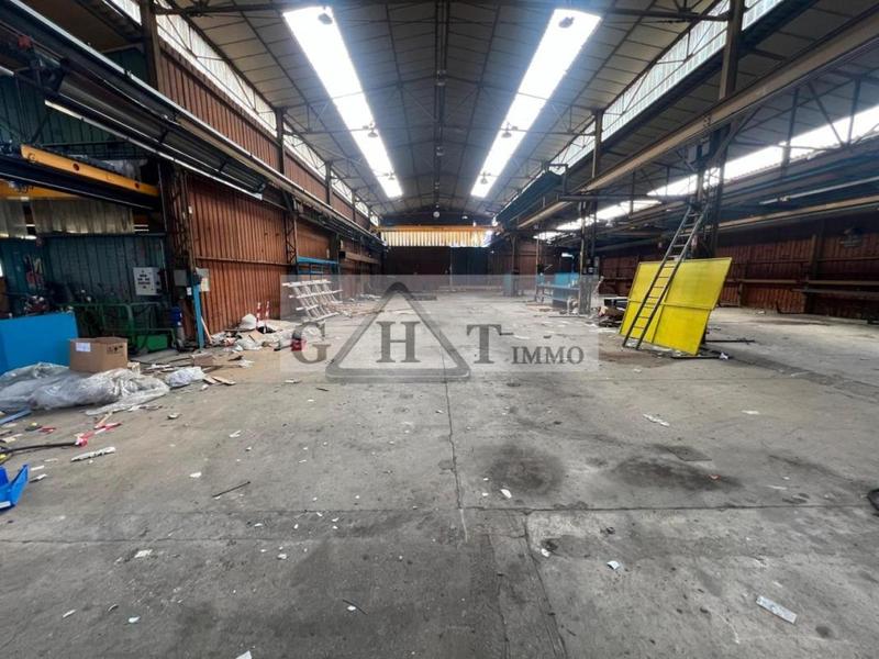 Entrepôt - 3 799 m²