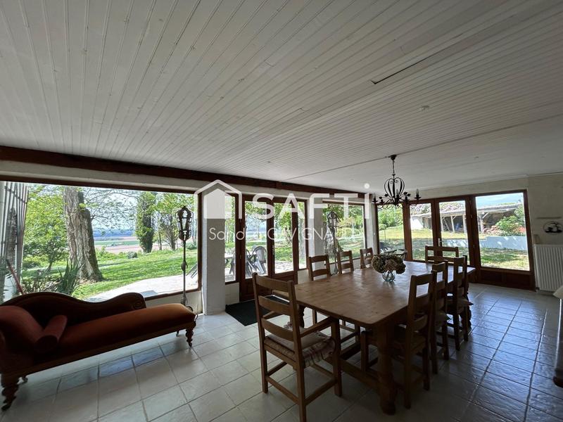 Maison - 370 m² - 12 pièces