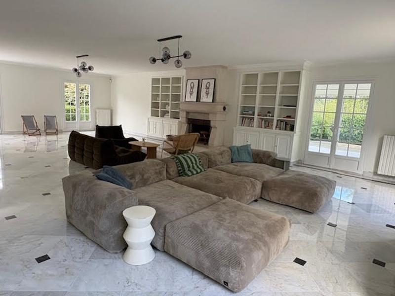 Demeure - 427 m² - 7 pièces