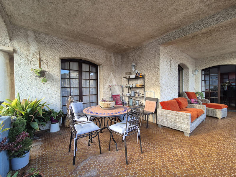 Maison - 340 m² - 14 pièces