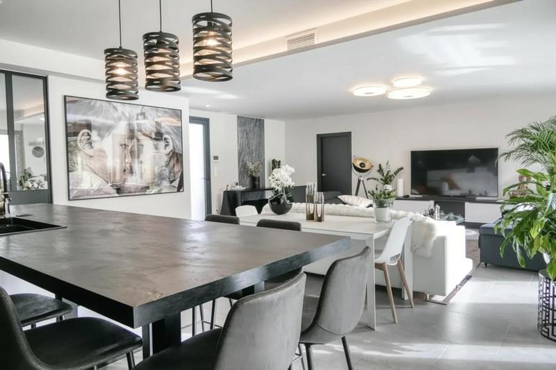 Maison - 200 m² - 7 pièces