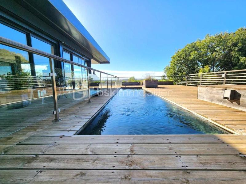 Maison d'architecte - 180 m² - 3 pièces