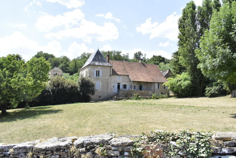 Maison - 330 m² - 10 pièces