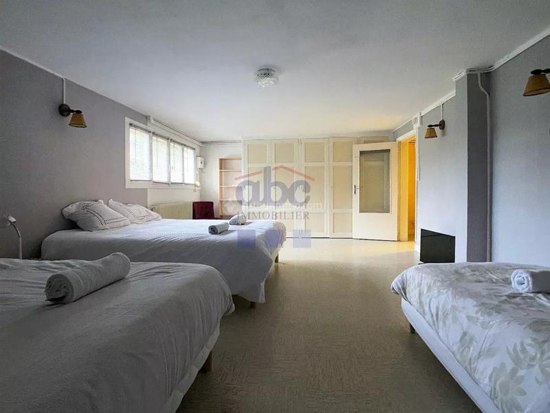 Maison - 180 m² - 10 pièces