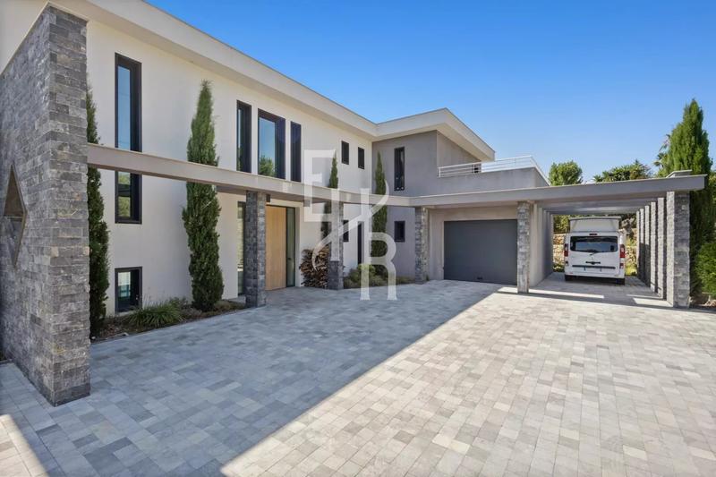 Villa - 420 m² - 8 pièces