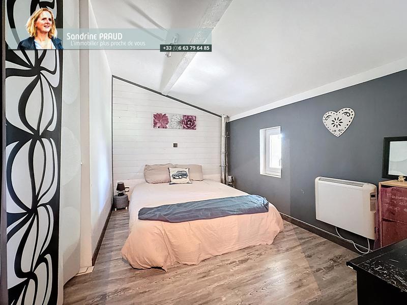 Maison en pierre - 201 m² - 7 pièces