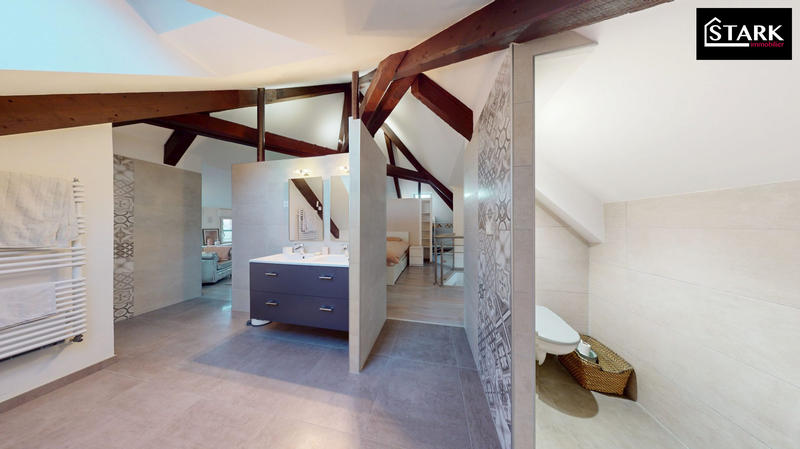 Maison - 263 m² - 9 pièces