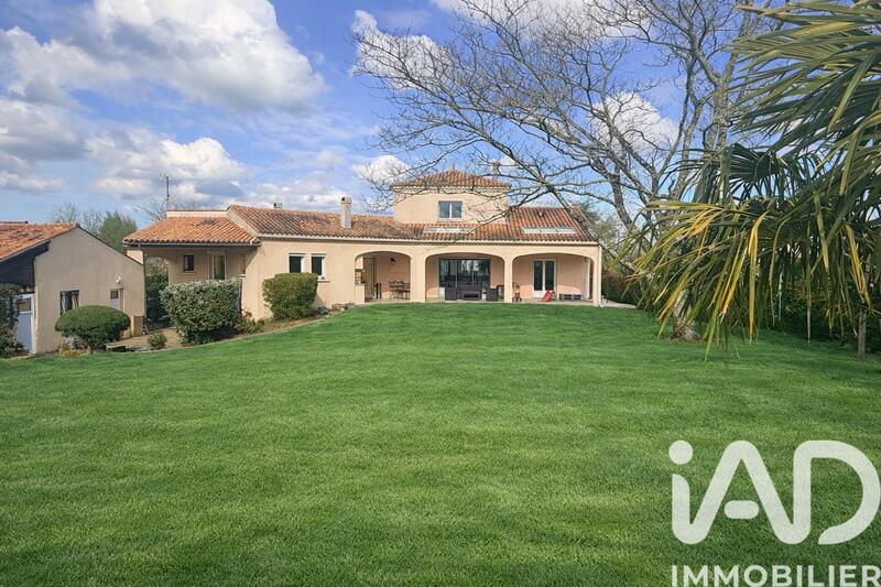 Maison de maîtres - 359 m² - 8 pièces