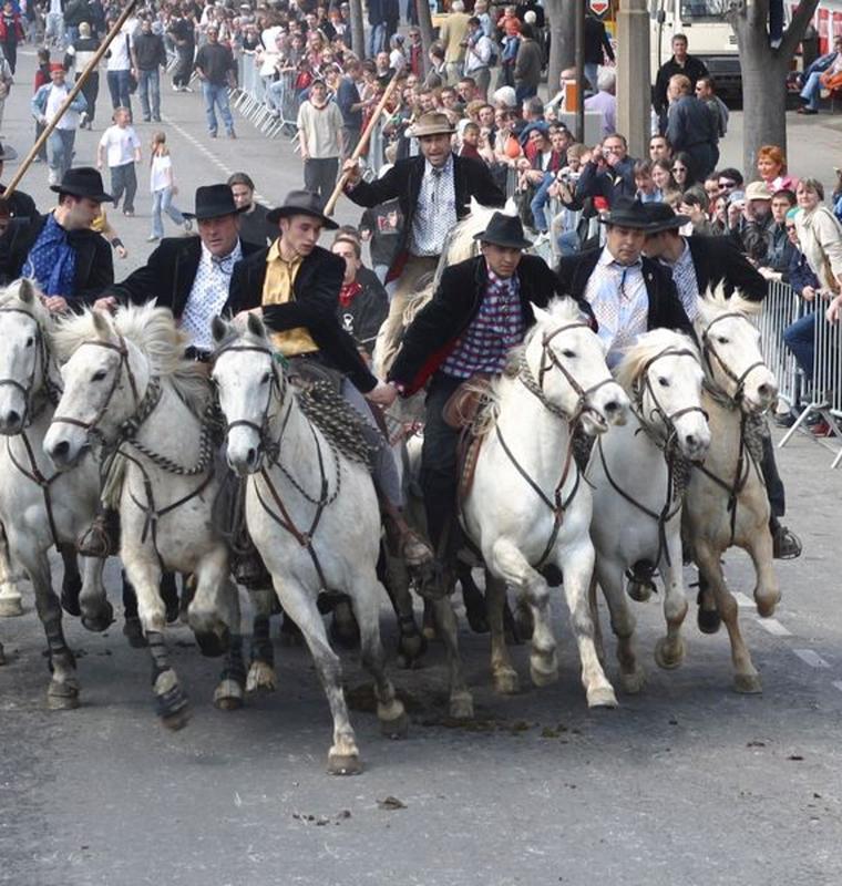 Les taureaux dans les rues - Feria de Pâques