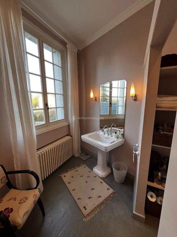 Maison - 237 m² - 10 pièces
