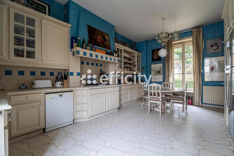 Château - 481 m² - 12 pièces