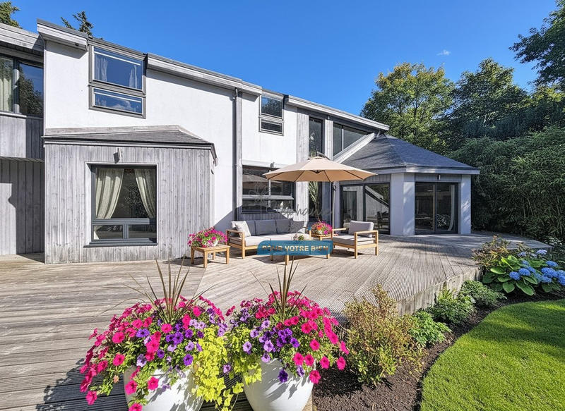 Villa - 250 m² - 8 pièces