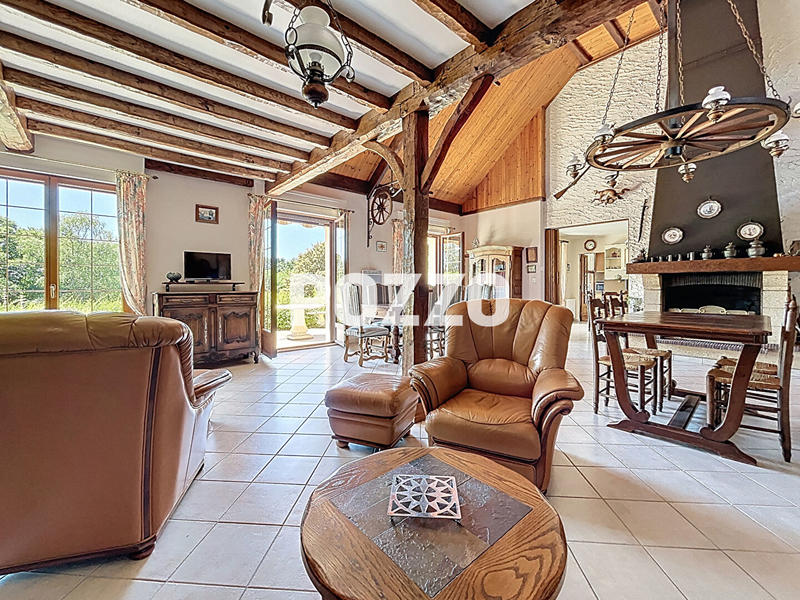 Maison - 220 m² - 8 pièces