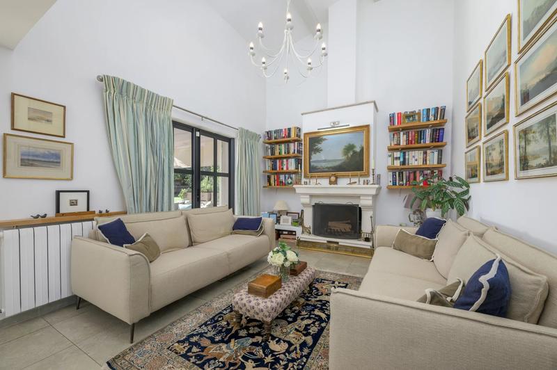 Maison - 228 m² - 8 pièces