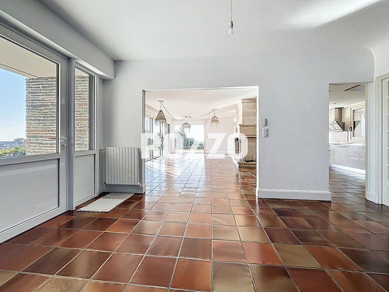 Maison - 280 m² - 9 pièces