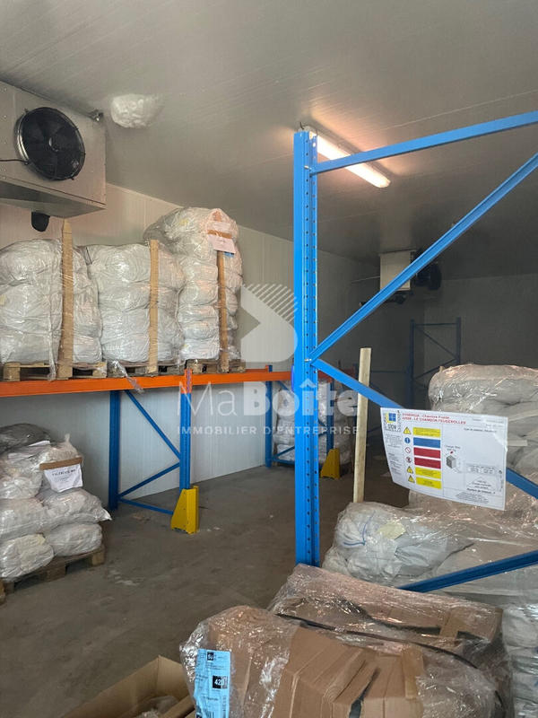 Entrepôt - 935 m²